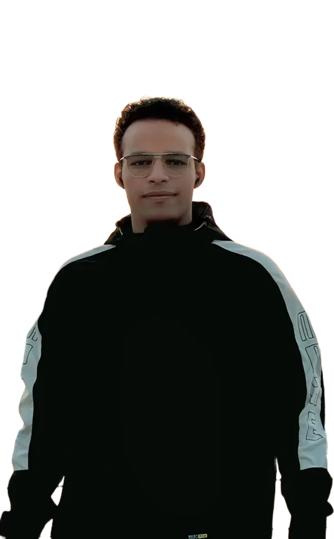 Photo of Ashraf Azim smiling in front of a white background | صورة أشرف عظيم وهو يبتسم أمام خلفية بيضاء